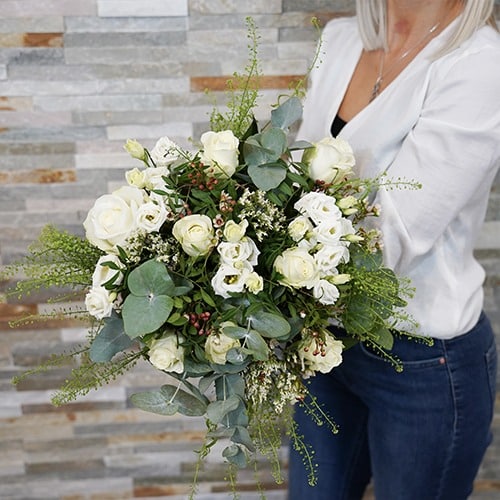 Explorez notre vaste sélection de bouquets, arrangements floraux et compositions artistiques, adaptés à toutes les occasions. Que ce soit pour un anniversaire, une naissance, un mariage ou pour exprimer vos condoléances, nos fleurs fraîches et éclatantes sont soigneusement assemblées pour créer des moments inoubliables.Profitez de notre service de livraison rapide et soignée à Mons et La Louvière ainsi que Jemappes, Frameries, Quaregnons, Hyon, Nimy, Jurbise, Flénu, Cuesmes, Obourg, Saint-ghylain, Dour, Hornu, Obourg, Havré, Manage, Morlanwelz, Carnières, Maurage, Houdeng, Strépy-Bracquegnies, Thieu, Binche, Wasmes, Colfontaines, La Bouveries, . Que vous souhaitiez surprendre un être cher ou apporter un geste de réconfort, nous assurons une livraison ponctuelle et méticuleuse pour que vos fleurs arrivent en parfait état.